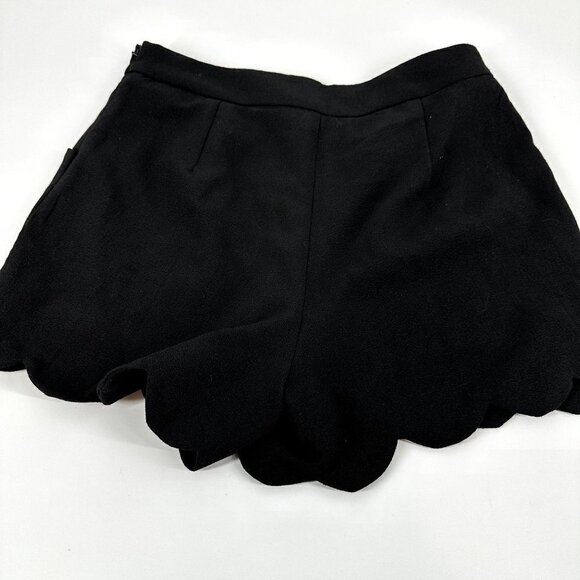 TOBI Black Scalloped Dress Shorts Side Zip Size Small - Picture 1 of 8